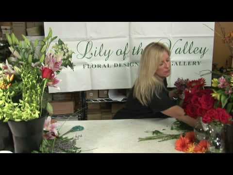 Wedding Flowers : How to Make Nosegay Wedding Bouquets thumbnail