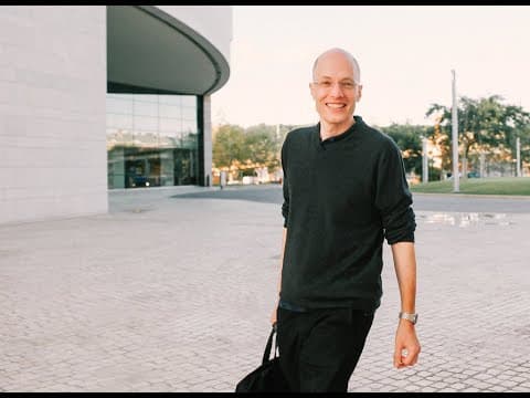 What Books Did Alain de Botton Love and Why? thumbnail