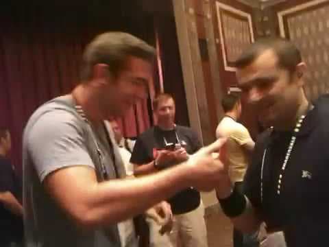 Gary Vaynerchuk and Lewis Howes Thumb War! thumbnail