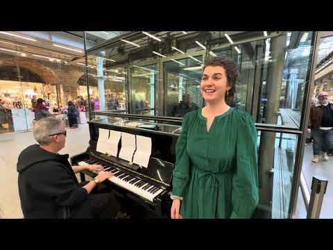 How Does an Opera Singer Surprise Commuters at a Station? thumbnail