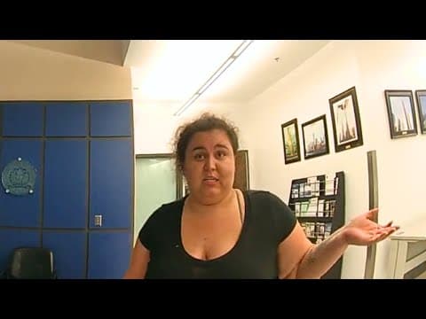 Mum Leaves Her 5-Year-Old Daughter In A Motel For Hours thumbnail