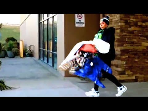 Shoplifter Goes Nuts After Caught Red-Handed thumbnail