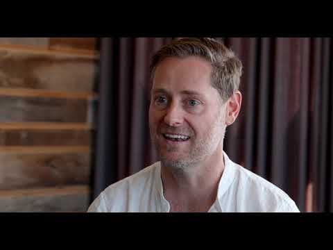 Hootsuite: How to Build a Brand with Social Media Marketing thumbnail