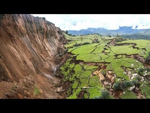 10 Mountain Collapses Caught on Camera thumbnail