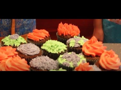 How to Decorate Cupcakes with Creative Techniques thumbnail