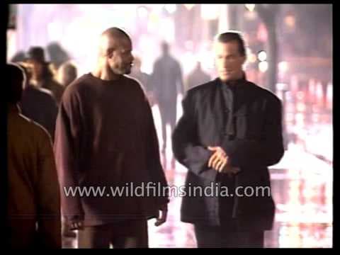 Seagal in action in making of the The Glimmer Man - behind the scenes thumbnail