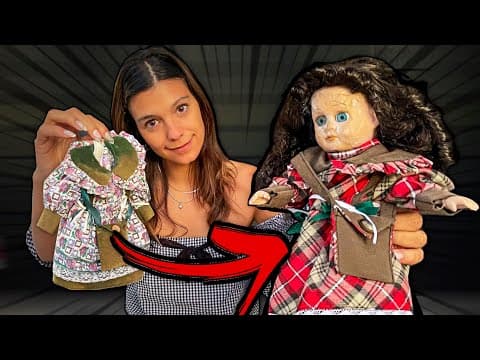 MI AMIGA LE CAMBIA EL VESTIDO A LA MUÑECA MALDITA thumbnail