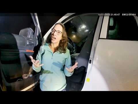 Drunk Mom With Toddler Goes Ballistic During DUI Arrest in Washington thumbnail