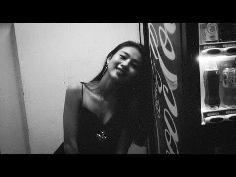 살포시 다가와 나른히 스며든 너와의 여름밤. thumbnail