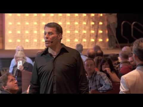 Would you buy your boss a Tesla? | Tony Robbins at Inc 5000 thumbnail