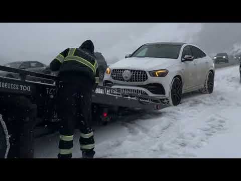 Why Winter Storms Cause Deadly Highway Pileups thumbnail