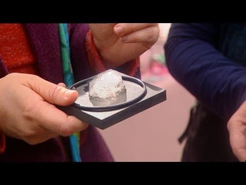 Why Does Metal Feel Colder Than Wood If They're Same Temp? thumbnail