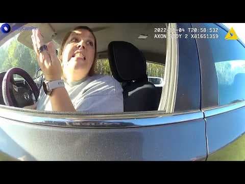 Woman Treats 911 as Customer Service During Traffic Stop thumbnail