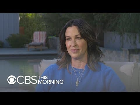 "Horrifying" images: Alanis Morissette opens up about her postpartum depression thumbnail