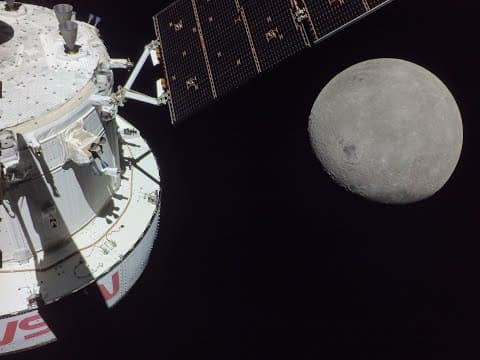 What Are the Key Features of the Artemis 3 Moon Suit? thumbnail