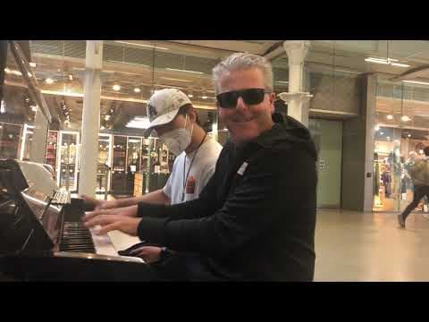 I Gave A Free Piano Lesson To A Fan thumbnail