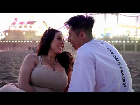 A Spontaneous Picnic on the Beach! thumbnail
