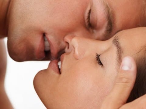 What Are the Biological Reasons We Kiss? thumbnail