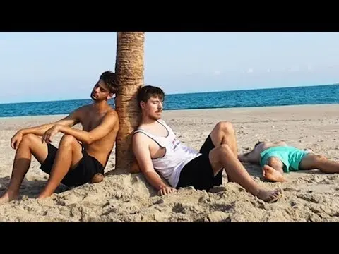 Surviving 24 Hours On A Deserted Island thumbnail